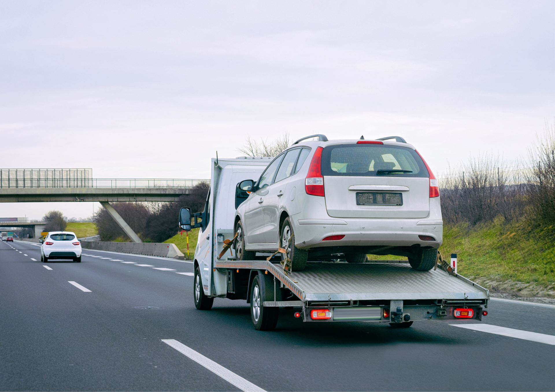 How Vehicle Recovery Services Help Manage Traffic and Road Safety
